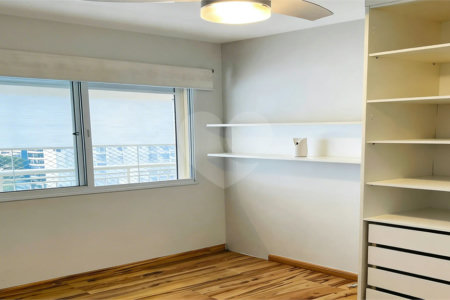 Apartamento à venda com 3 quartos, sendo 1 suíte,  em Alto da Boa Vista, São Paulo, SP