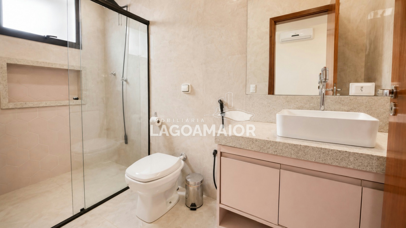 Casa à venda com 3 quartos, sendo 3 suítes, no condomínio Residencial Costa Leste, Três Lagoas - MS