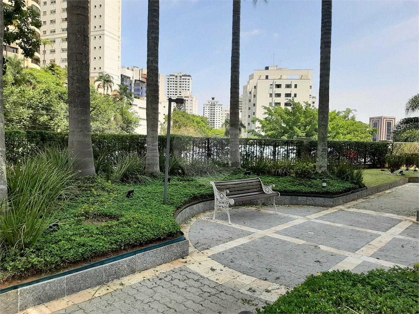 Apartamento à venda ou para alugar com 3 quartos, sendo 1 suíte,  em Vila Suzana, São Paulo, SP