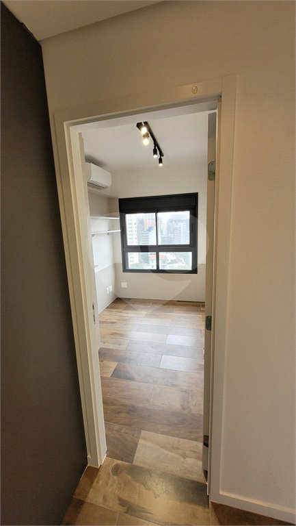 Apartamento de 2 quartos mobiliado à venda no Paraíso