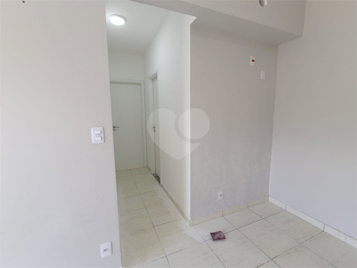 Apartamento à venda com 2 quartos, sendo 1 suíte,  em Bairro do Cambará, São Roque, SP
