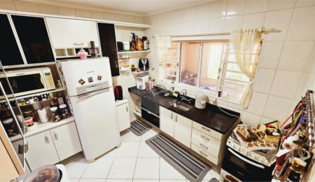 Casa à venda com 4 quartos, sendo 2 suítes,  em Jardim Meny, São Roque, SP