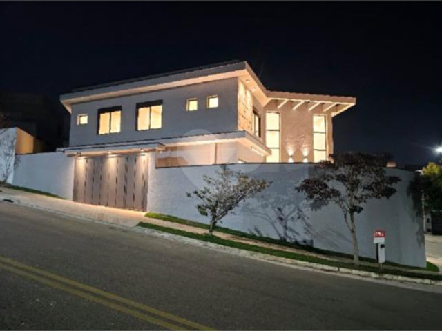 Casa à venda com 4 suítes no condomínio Villas do Jaguari, Santana de Parnaíba - SP