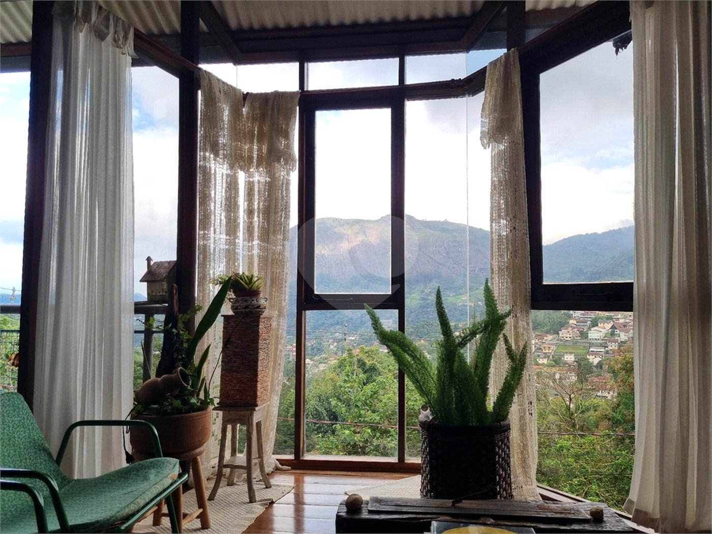 Apartamento à venda com 3 quartos, sendo 2 suítes, em Cônego, Nova Friburgo, RJ