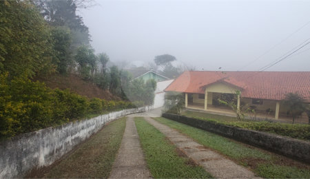 Chácara à venda com 3 quartos, sendo 1 suíte, no Centro, Nazaré Paulista, SP