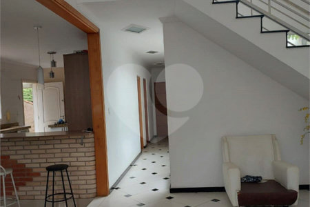 Sobrado à venda com 3 quartos, sendo 1 suíte, em Jardim Fonte Áurea, Poá, SP