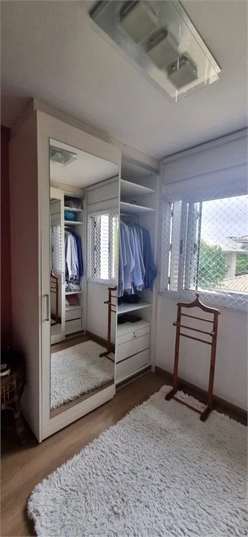 Casa à venda com 4 quartos, sendo 2 suítes,  no condomínio Casas de Windsor, São Paulo - SP