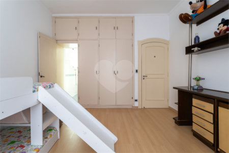 Casa à venda com 4 quartos, sendo 3 suítes, em Vila Mariana, São Paulo, SP