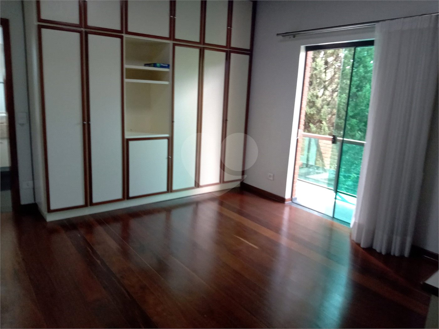 Sobrado à venda ou para alugar com 4 quartos, sendo 2 suítes, em Serra da Cantareira, Mairiporã, SP