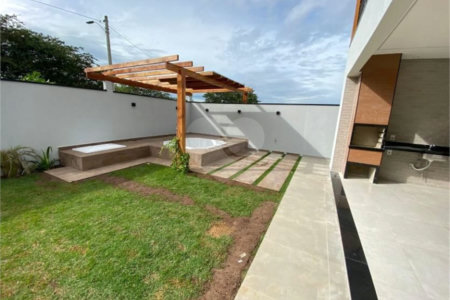 Casa à venda com 3 quartos, sendo 1 suíte, no condomínio Lagos D´icaraí, Salto - SP