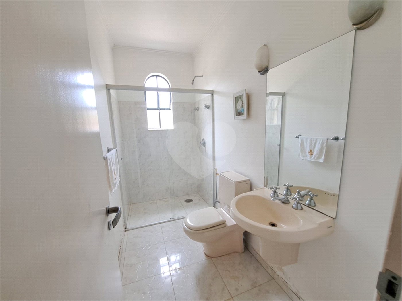 Casa à venda com 6 quartos, sendo 5 suítes, no condomínio São Joaquim, Vinhedo - SP