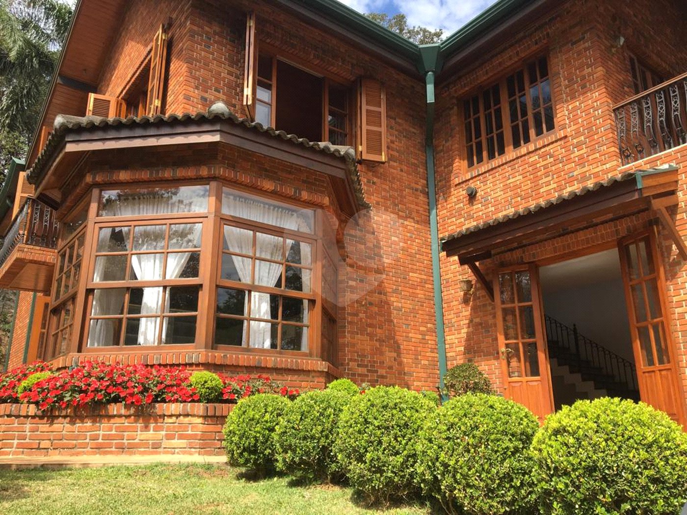 Casa à venda com 5 quartos, sendo 4 suítes,  no condomínio Cantareira, Mairiporã - SP