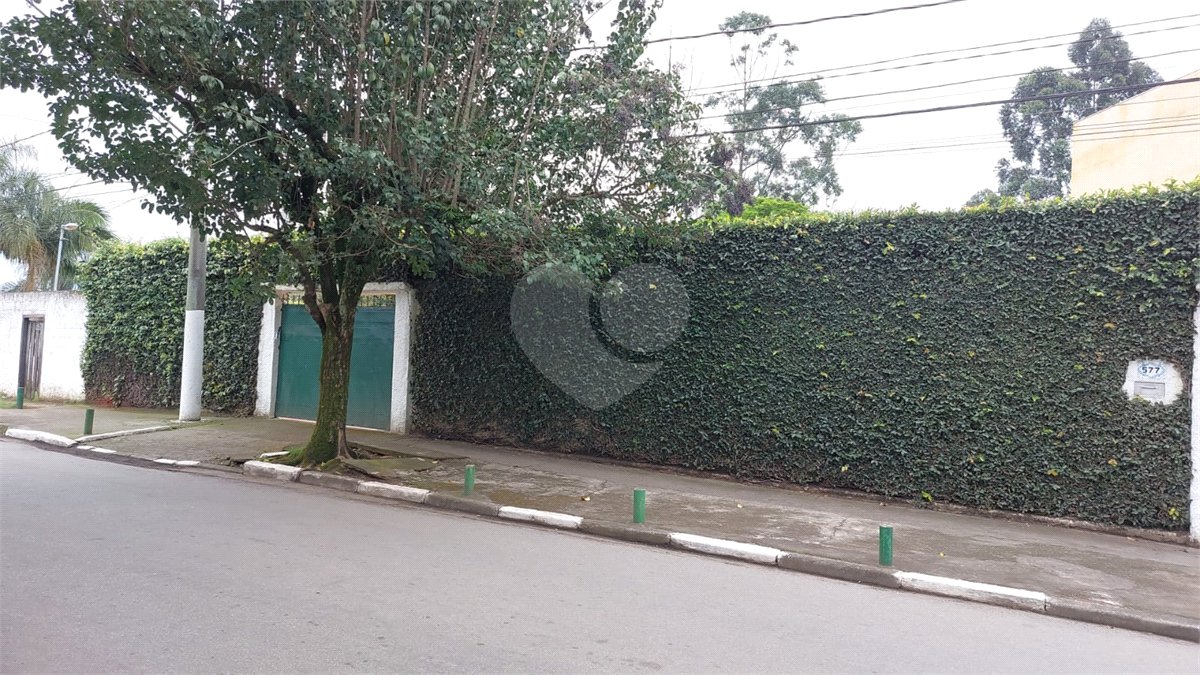 Casa à venda ou para alugar com 6 quartos, sendo 2 suítes, em Parque São George, Cotia, SP