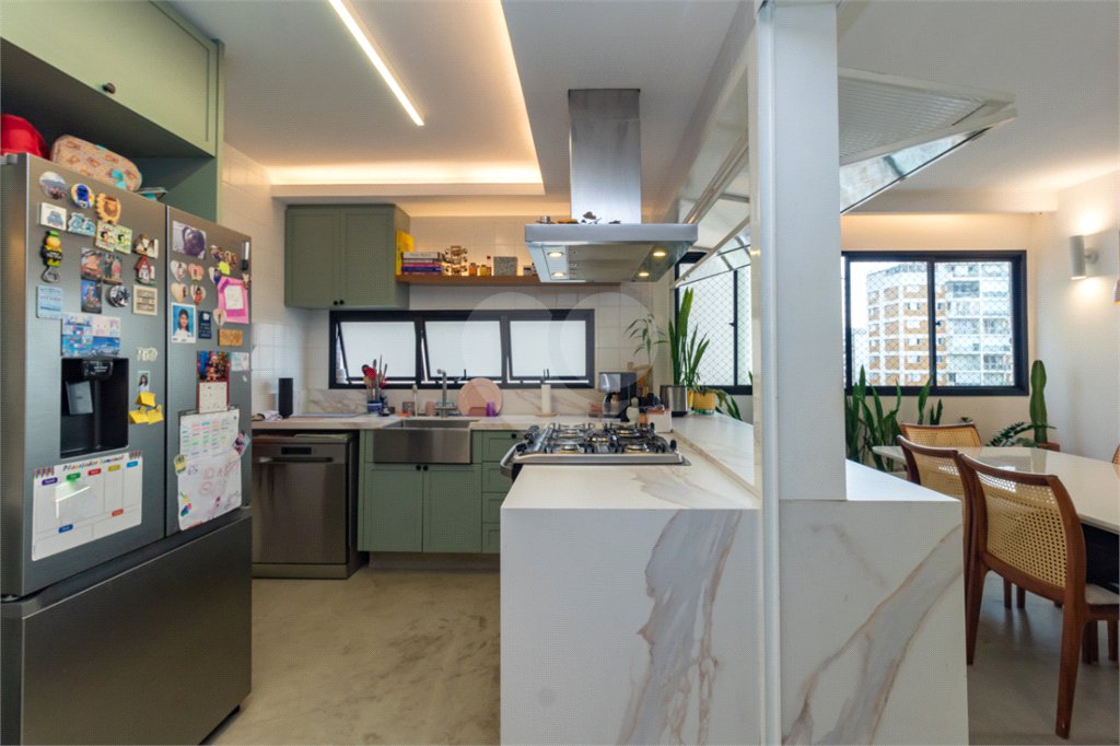 Apartamento à venda com 3 quartos, sendo 1 suíte, em Moema, São Paulo, SP