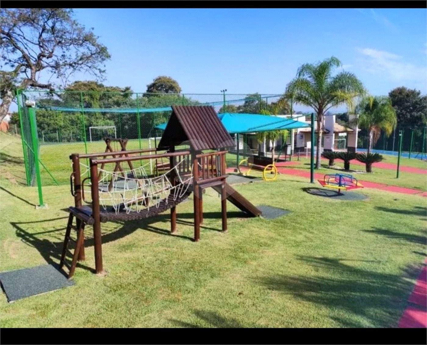 Casa à venda com 3 quartos, sendo 1 suíte, no condomínio Golden Park Residence II, Sorocaba - SP