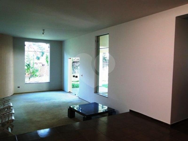 Sobrado à venda com 3 quartos, sendo 1 suíte, em Tremembé, São Paulo, SP