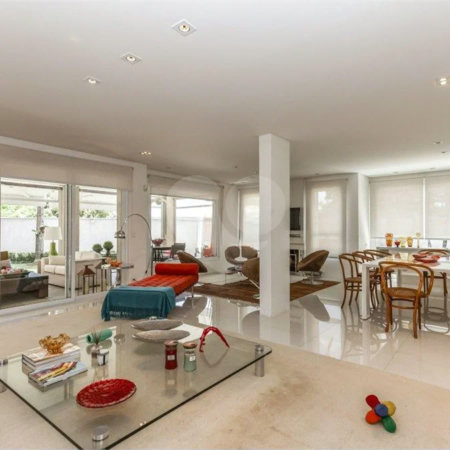 Casa à venda com 5 quartos, sendo 3 suítes, em Jardim Leonor, São Paulo, SP