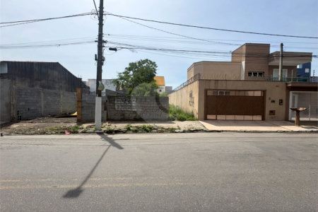 Terreno à venda em Jardim Quaresmeira, Suzano, SP