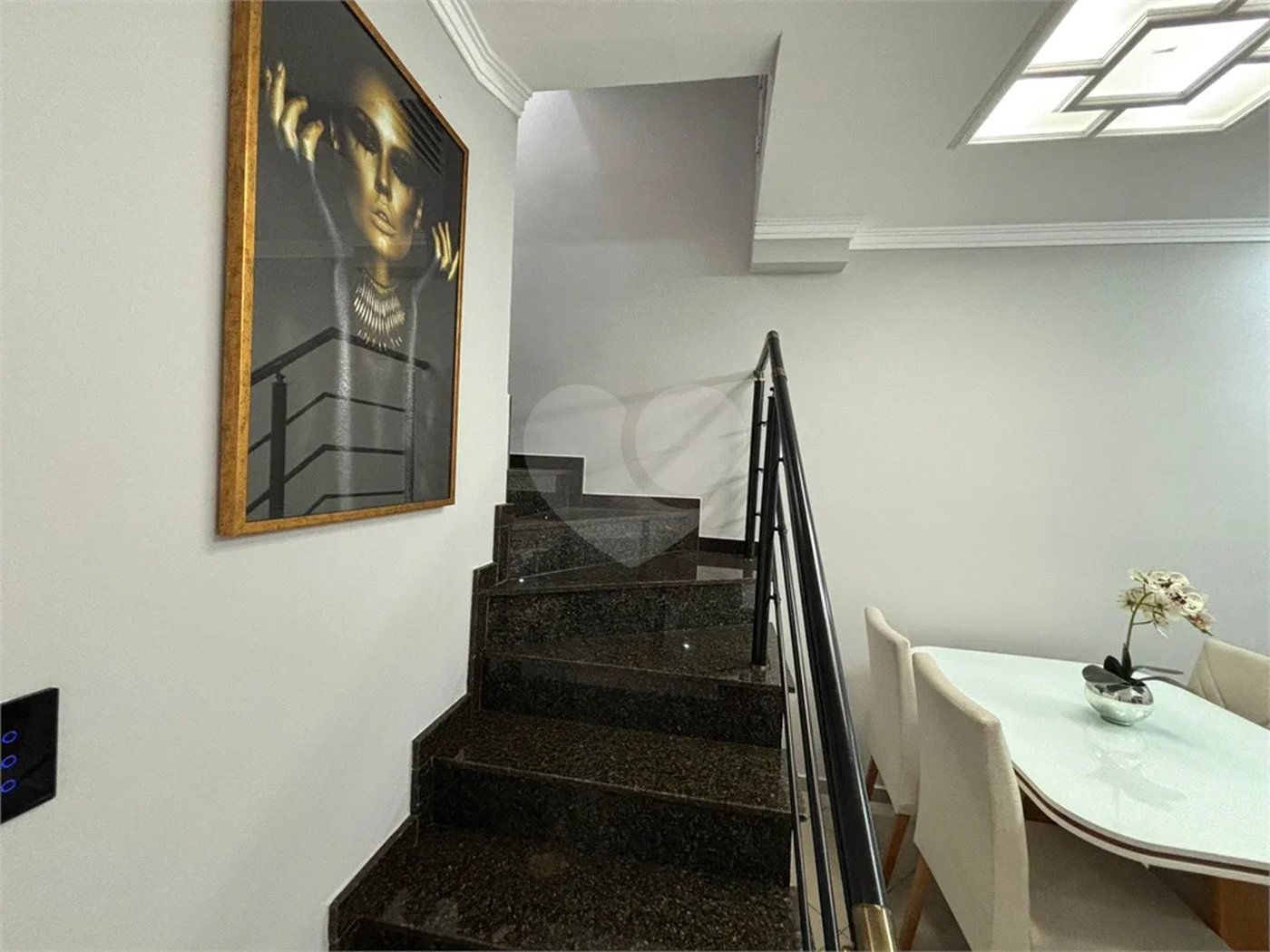 Casa à venda com 3 quartos, sendo 1 suíte, no condomínio Mira Estrela, São Paulo - SP