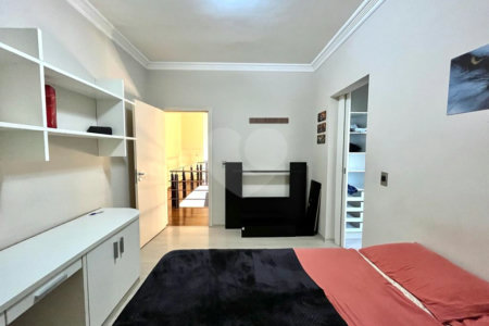 Casa à venda com 5 quartos, sendo 3 suítes, no condomínio Santa Teresa 1, Vinhedo - SP
