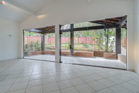 Casa Térrea à venda ou para alugar com 5 quartos, sendo 1 suíte, em Jardim Marajoara, São Paulo, SP
