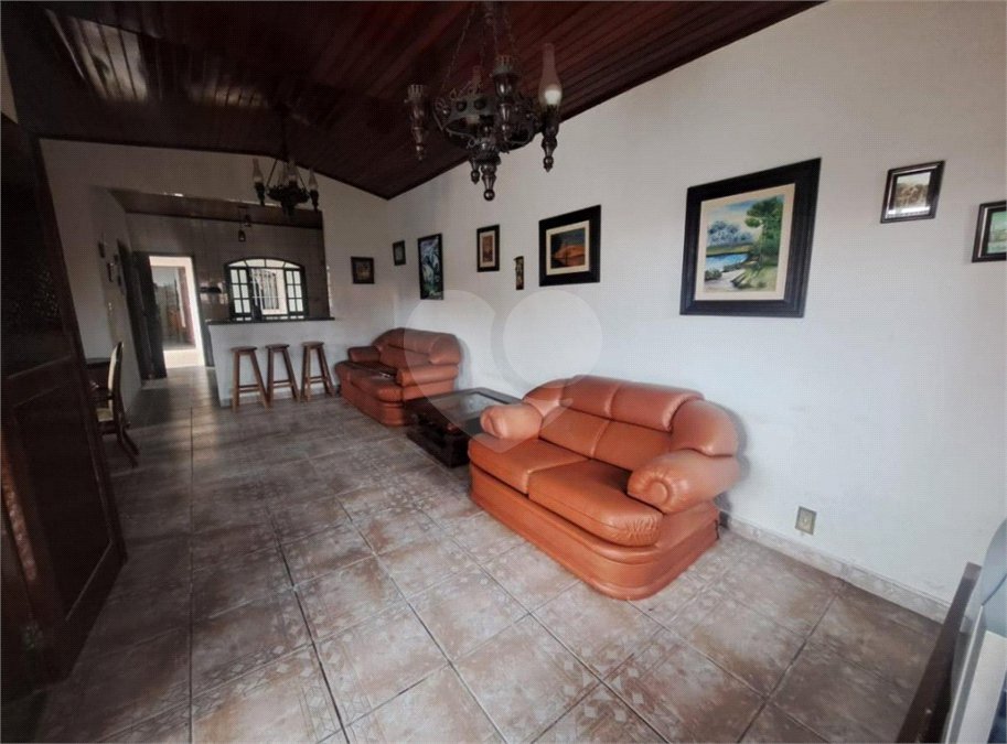 Casa à venda com 4 quartos, sendo 1 suíte, em Indaiá, Caraguatatuba, SP