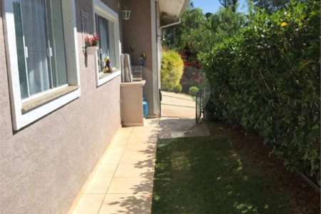 Casa à venda com 4 quartos, sendo 3 suítes, no condomínio Serra da Estrela, Atibaia - SP