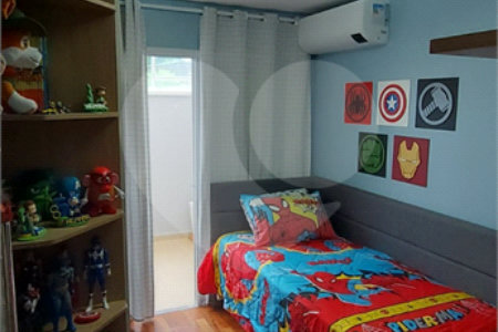 Casa à venda com 3 quartos, sendo 1 suíte, no condomínio Ville Resedá, São Paulo - SP
