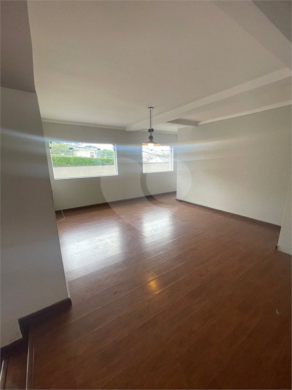 Sobrado à venda com 3 quartos, sendo 2 suítes,  em Vila Oliveira, Mogi das Cruzes, SP