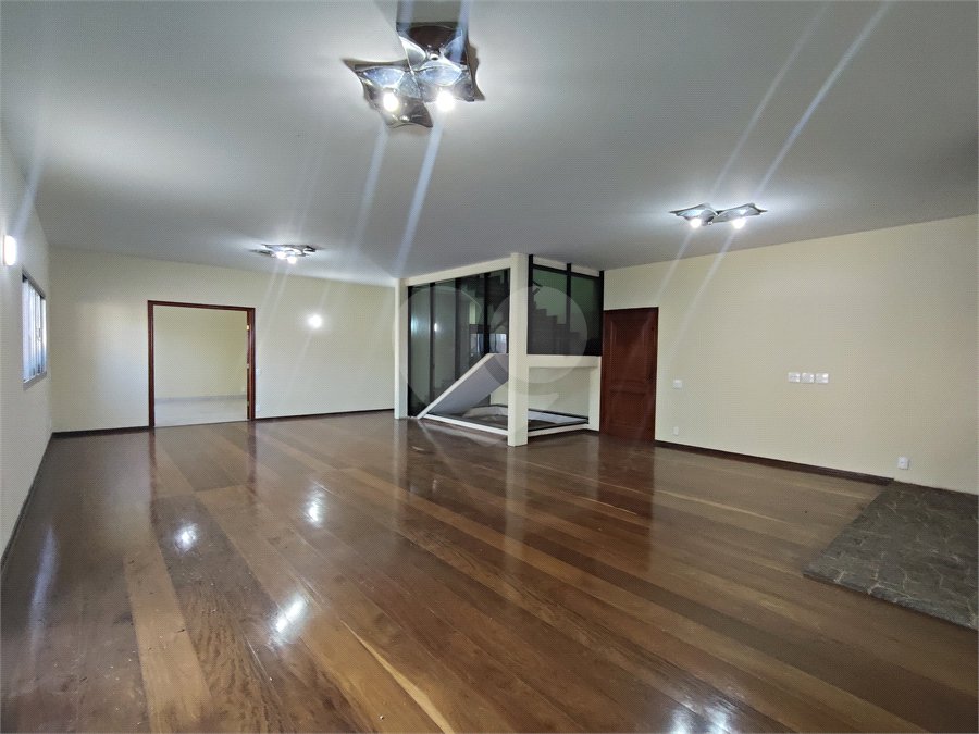 Casa à venda ou para alugar com 5 quartos, sendo 3 suítes, em Vila Maria, Itapetininga, SP