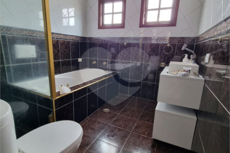 Sobrado à venda com 4 quartos, sendo 2 suítes, em Vila Mazzei, São Paulo, SP