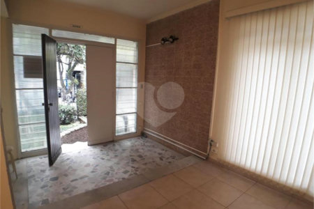Casa Térrea para alugar com 1 quarto, sendo 3 suítes,  em Indianópolis, São Paulo, SP