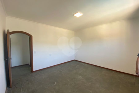 Casa à venda com 4 quartos, sendo 2 suítes,  em Jardim do Lago, Atibaia, SP
