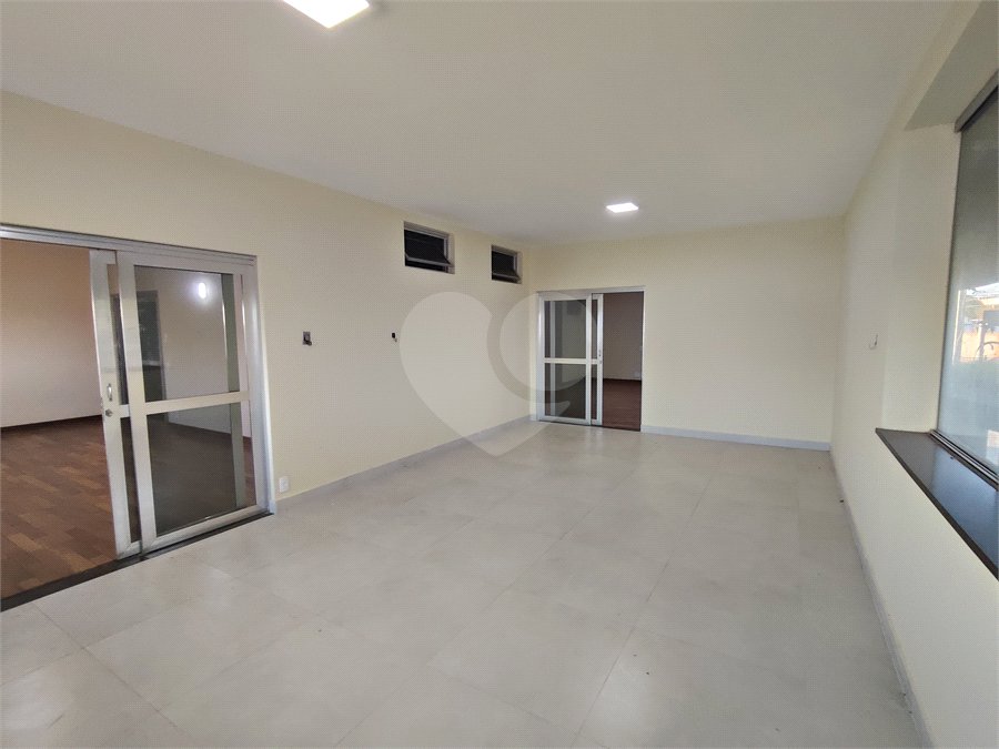 Casa à venda ou para alugar com 5 quartos, sendo 3 suítes, em Vila Maria, Itapetininga, SP