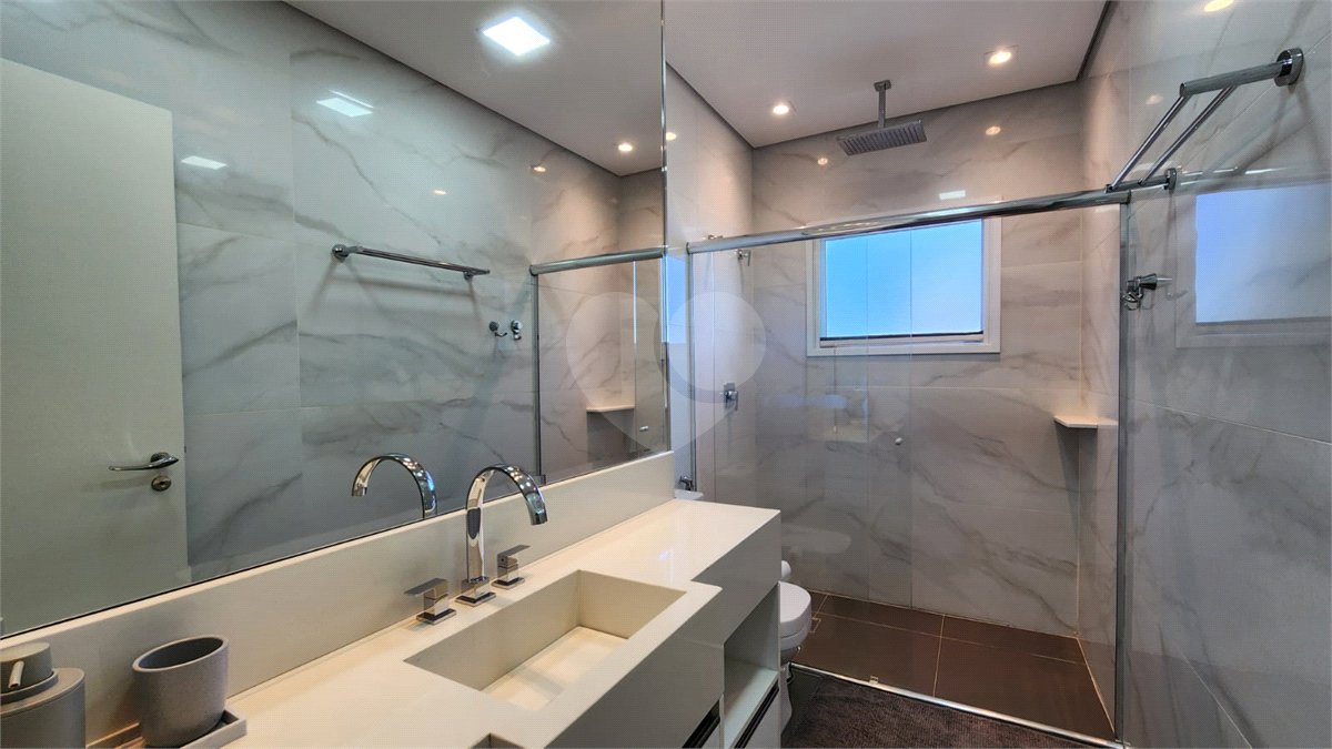 Casa à venda com 5 quartos, sendo 2 suítes, no condomínio Residencial Jardim Primavera, Louveira - SP