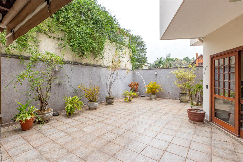 Casa à venda com 5 quartos, sendo 3 suítes,  no condomínio Residencial Morumbi, São Paulo - SP