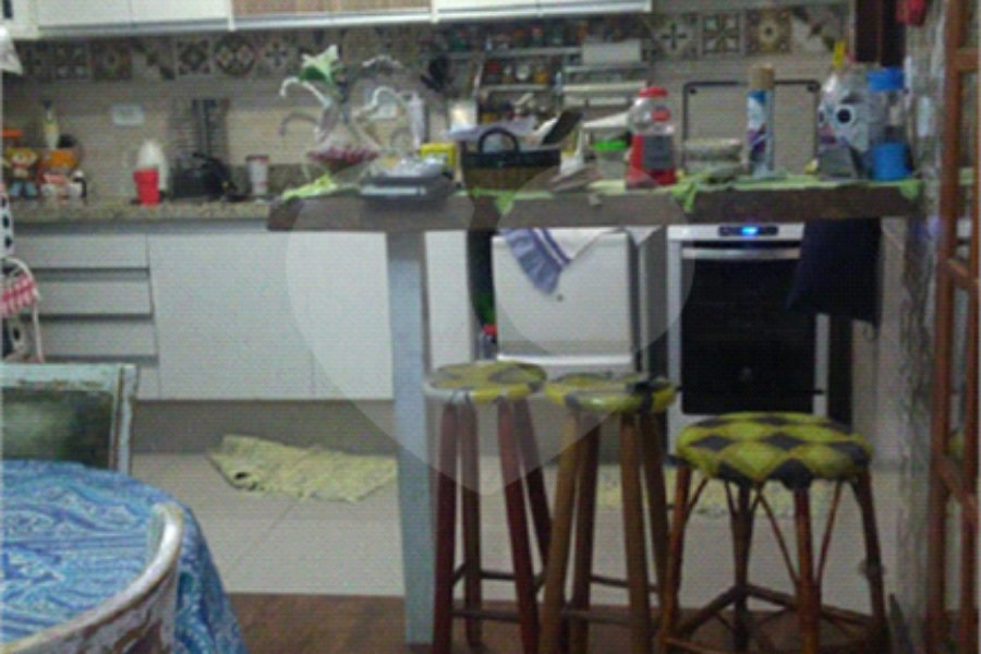 Casa à venda com 4 quartos, sendo 1 suíte, no condomínio Conselheiro Moreira de Barros, São Paulo - SP