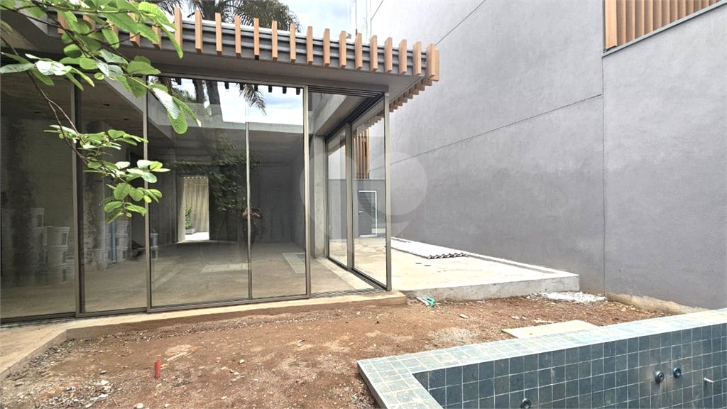 Casa à venda com 4 suítes no condomínio Plm 875, São Paulo - SP