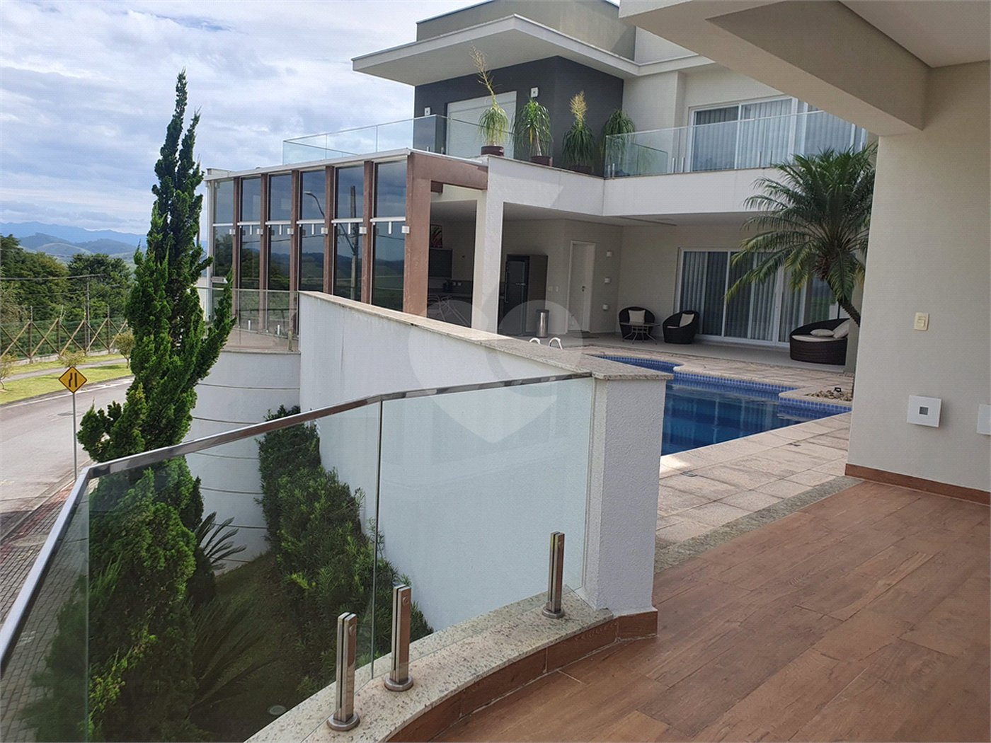 Casa à venda com 4 suítes no condomínio Residencial Jaguary, São José dos Campos - SP
