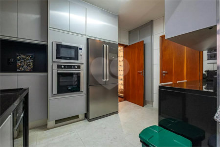 Apartamento à venda com 3 quartos, sendo 1 suíte, em Jardim das Bandeiras, São Paulo, SP