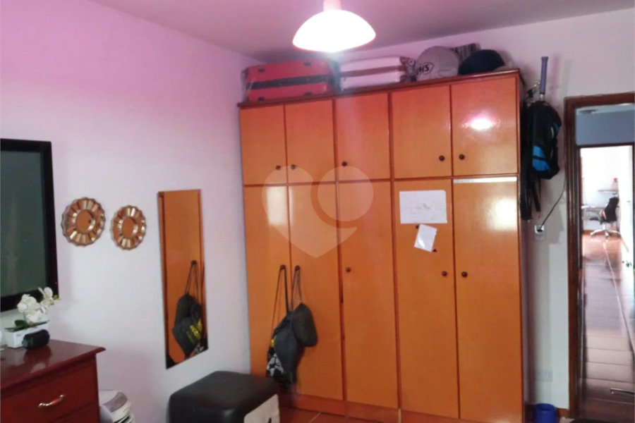 Ótimo sobrado, com amplo espaço interno (127m2), possuindo 03 dormitórios (01 suíte),