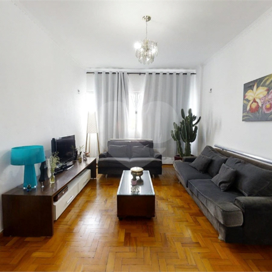 Apartemento com dois dormitórios na Bela Vista.