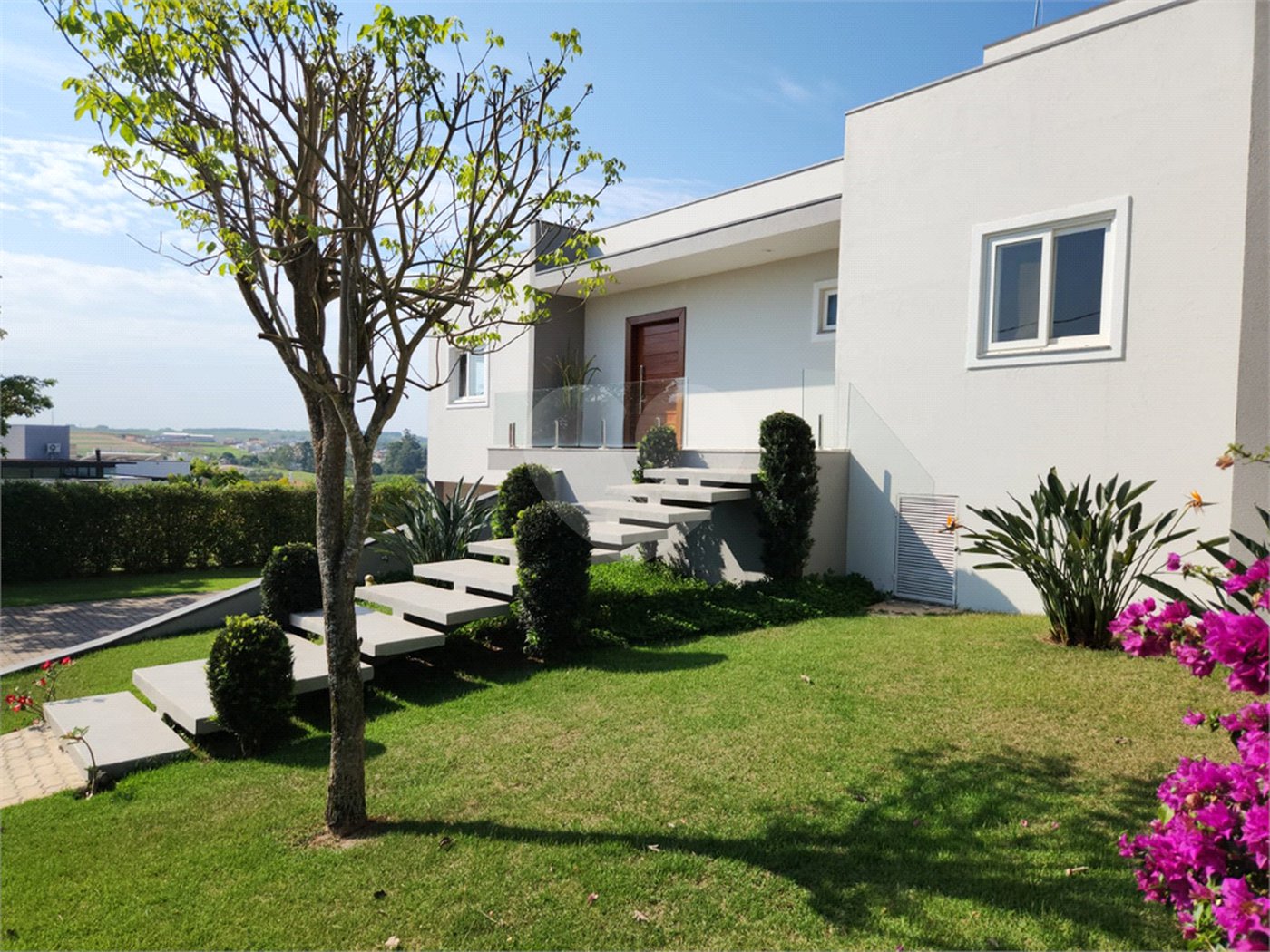 Casa à venda com 4 quartos, sendo 3 suítes, no condomínio Terras de Mont Serrat, Salto - SP