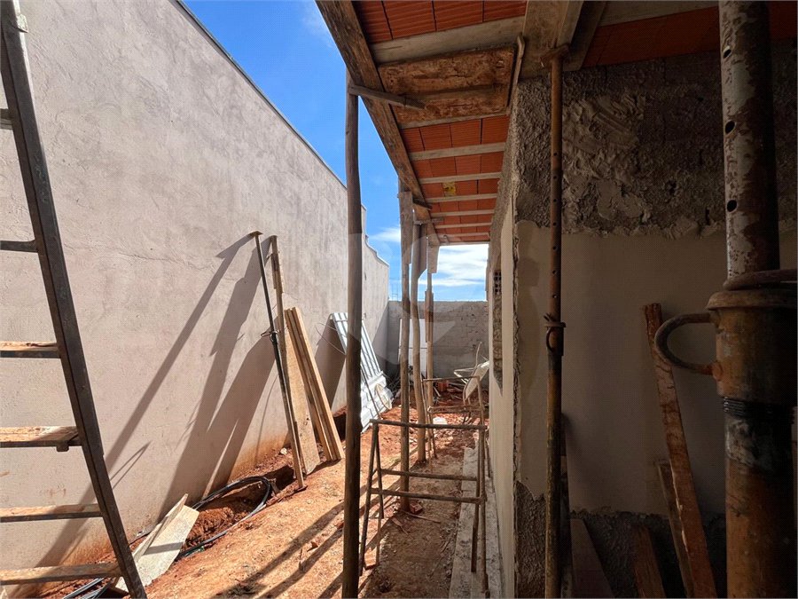 Casa à venda com 2 quartos, sendo 1 suíte,  no condomínio Tivolli, Itapetininga - SP