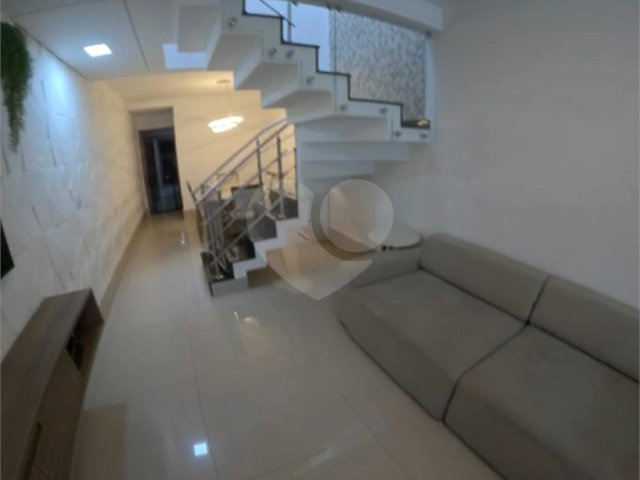 Sobrado à venda com 3 quartos, sendo 1 suíte,  em Vila Lucia, São Paulo, SP