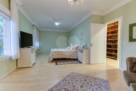 Casa à venda com 4 suítes no condomínio Vila Verde, São Paulo - SP