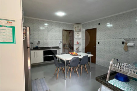 Sobrado à venda com 3 quartos, sendo 1 suíte, em Vila Gustavo, São Paulo, SP