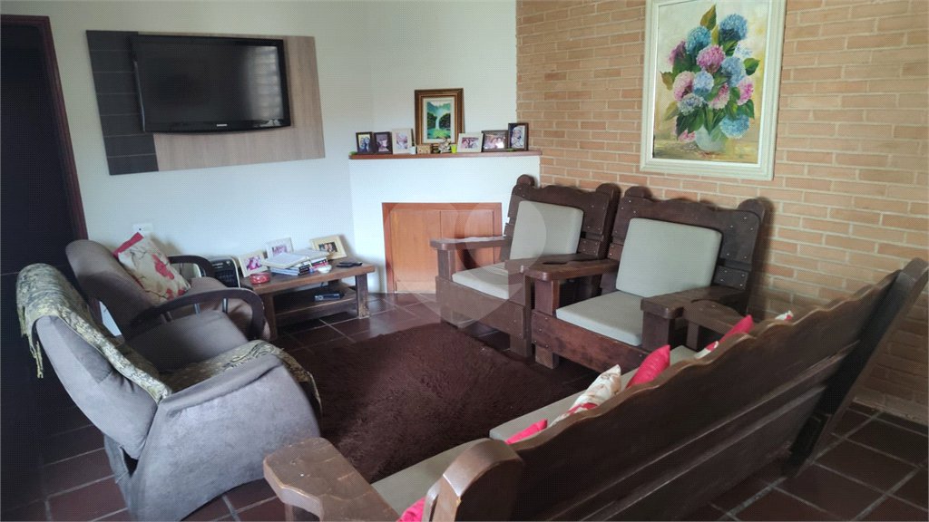 Casa à venda com 4 quartos, sendo 1 suíte, em Jardim Celani, Salto, SP