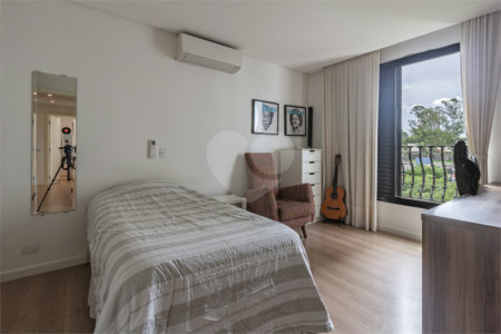 Apartamento à venda com 4 quartos, sendo 2 suítes,  em Jardim Parque Morumbi, São Paulo, SP