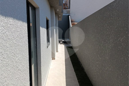 Sobrado à venda com 3 quartos, sendo 1 suíte,  em Residencial Jardins da Catalunha, Atibaia, SP